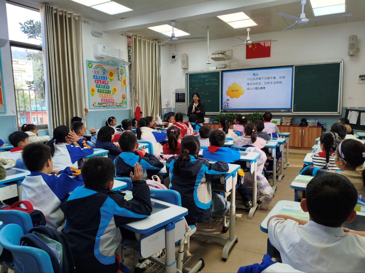 会议室里的人们 AI 生成的内容可能不正确。